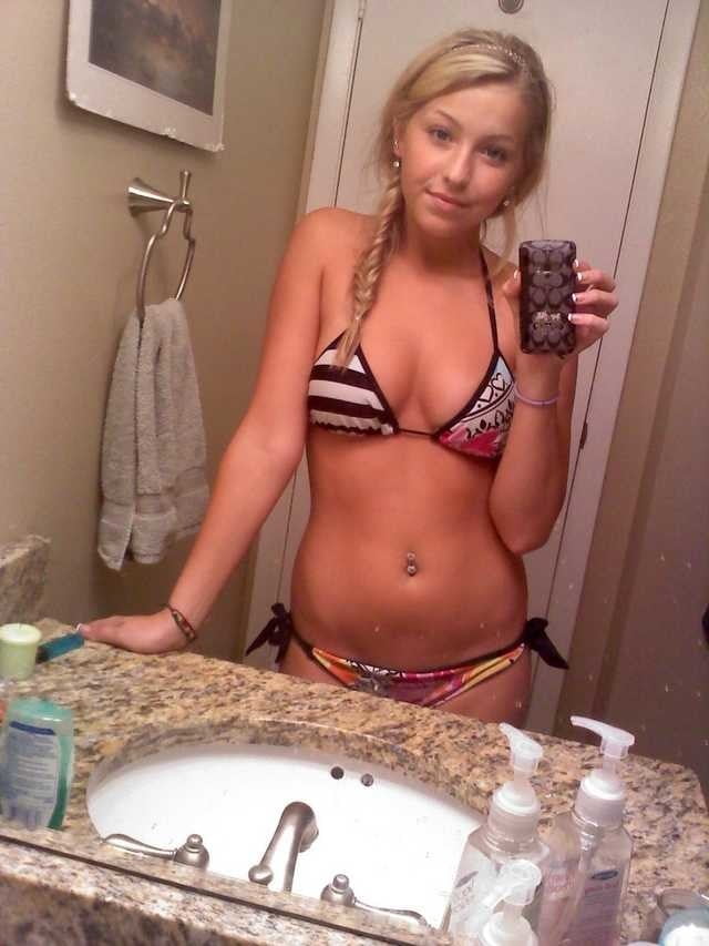 Blonde girl selfie flash nude-porn archive
