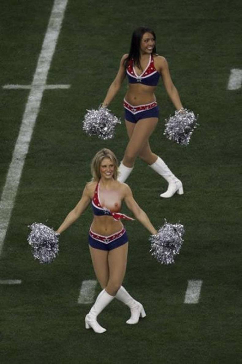 Cheerleader wardrobe malfunction nude