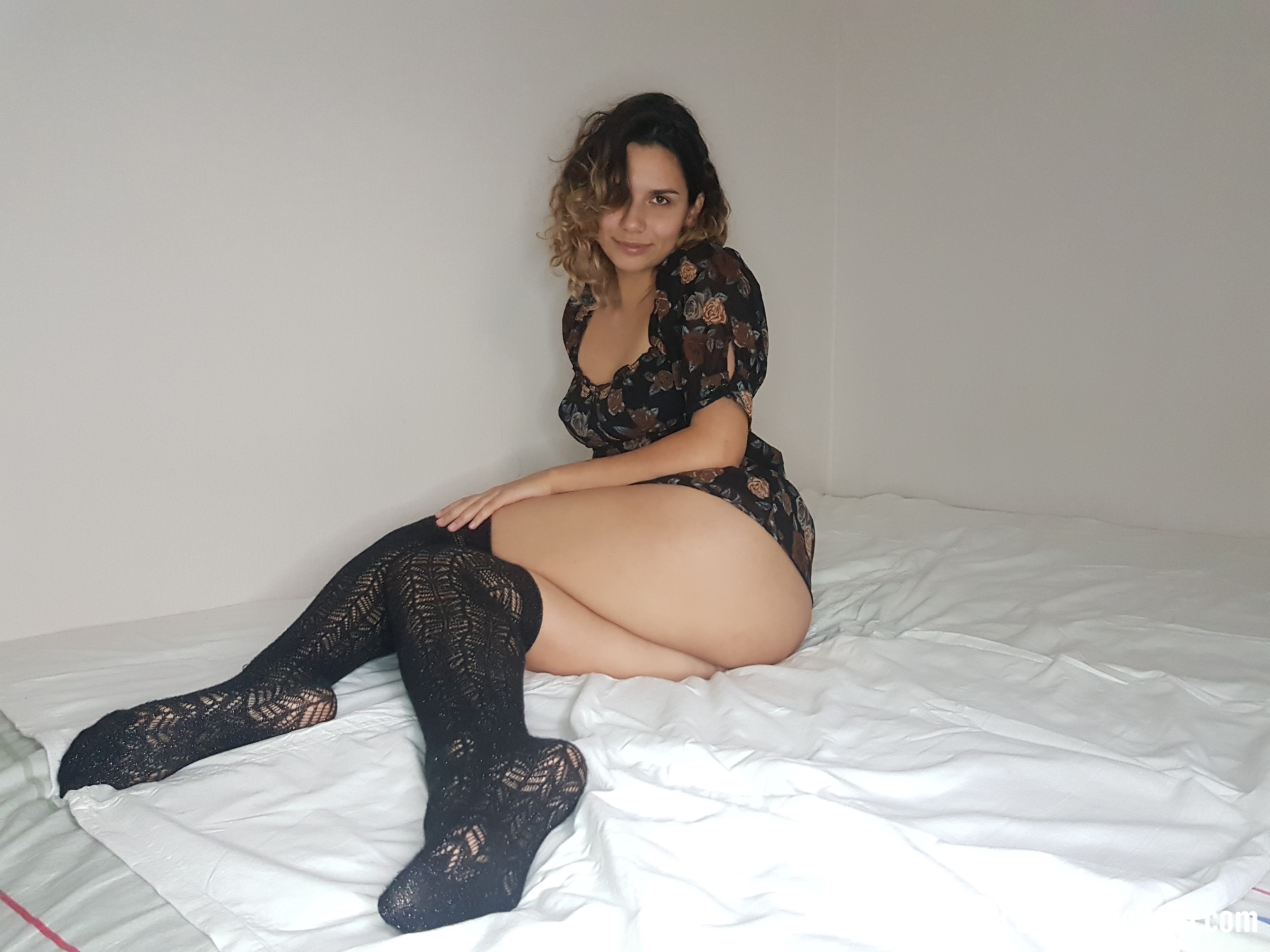Mesmerizing beauty in lingerie wants your cock