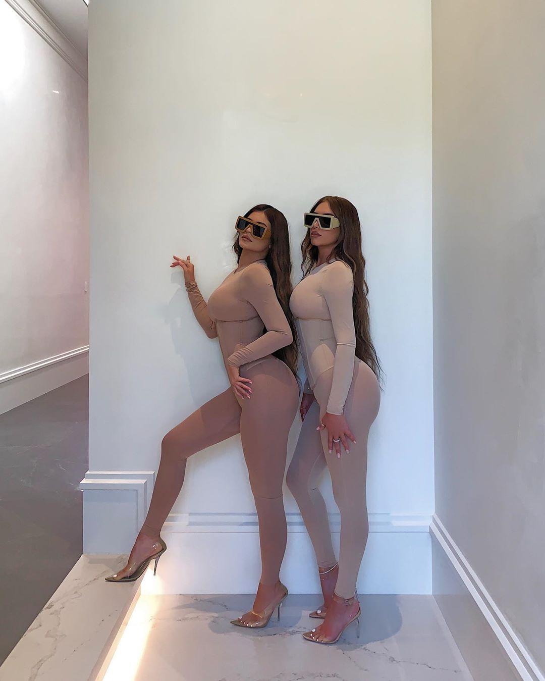 Kylie Jenner Lesbian Bikini Haul Photoshoot Leaked