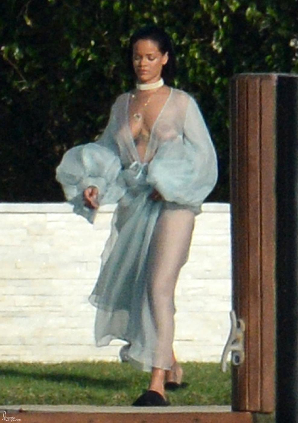 Rihanna Sexy Bikini Robe Nipple Slip Photos Leaked 10