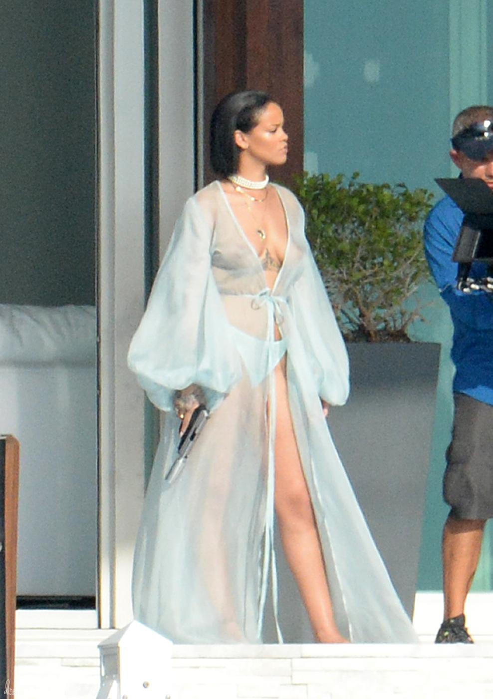 Rihanna Sexy Bikini Robe Nipple Slip Photos Leaked 13