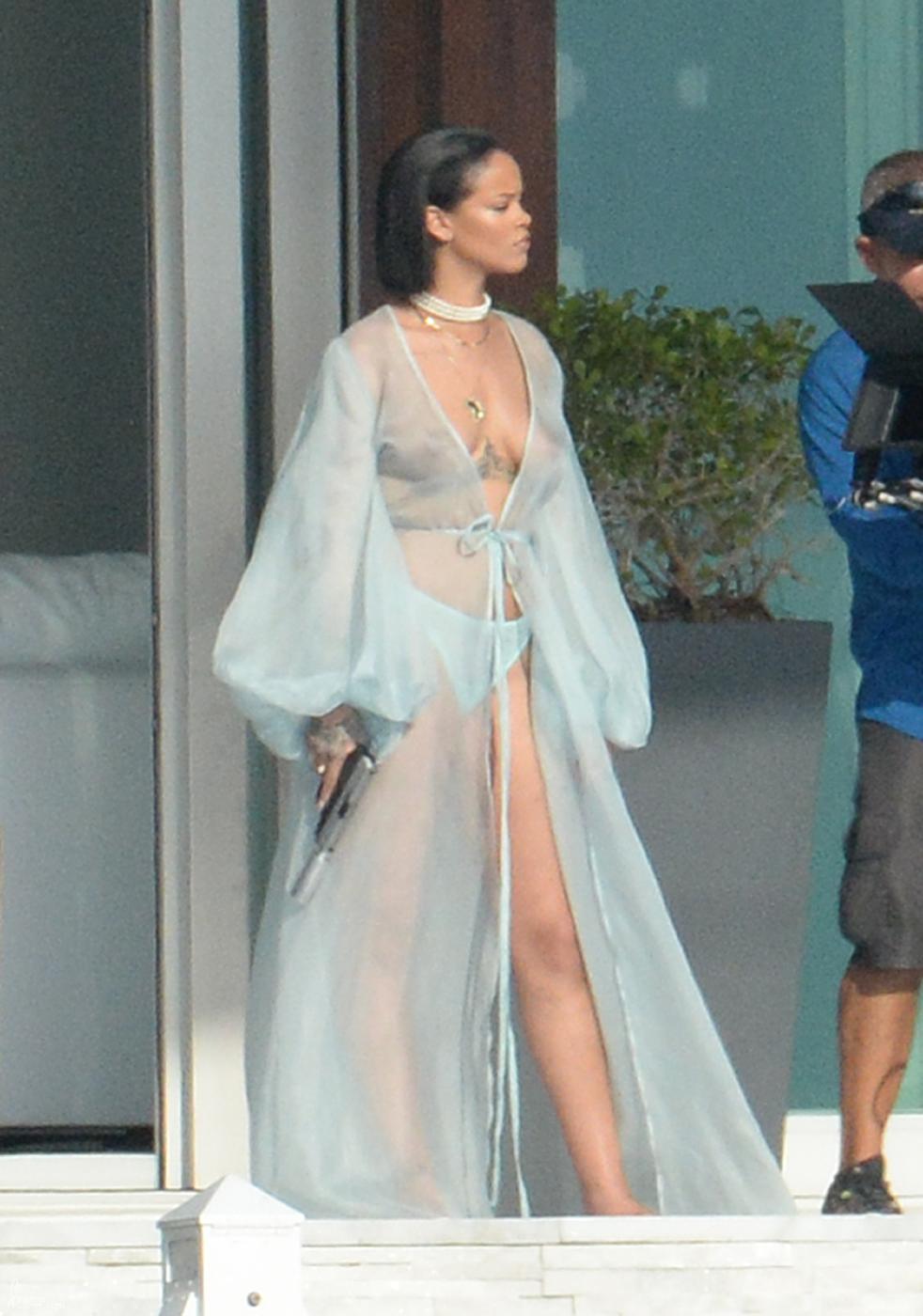 Rihanna Sexy Bikini Robe Nipple Slip Photos Leaked 16