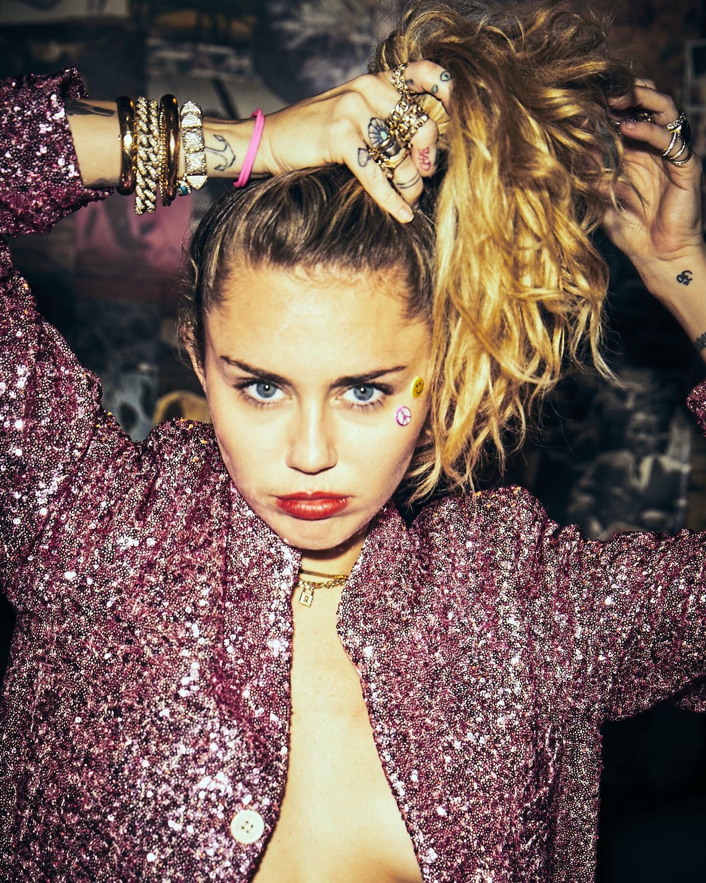 Miley Cyrus / mileycyrus Nude Porn Leaks 2
