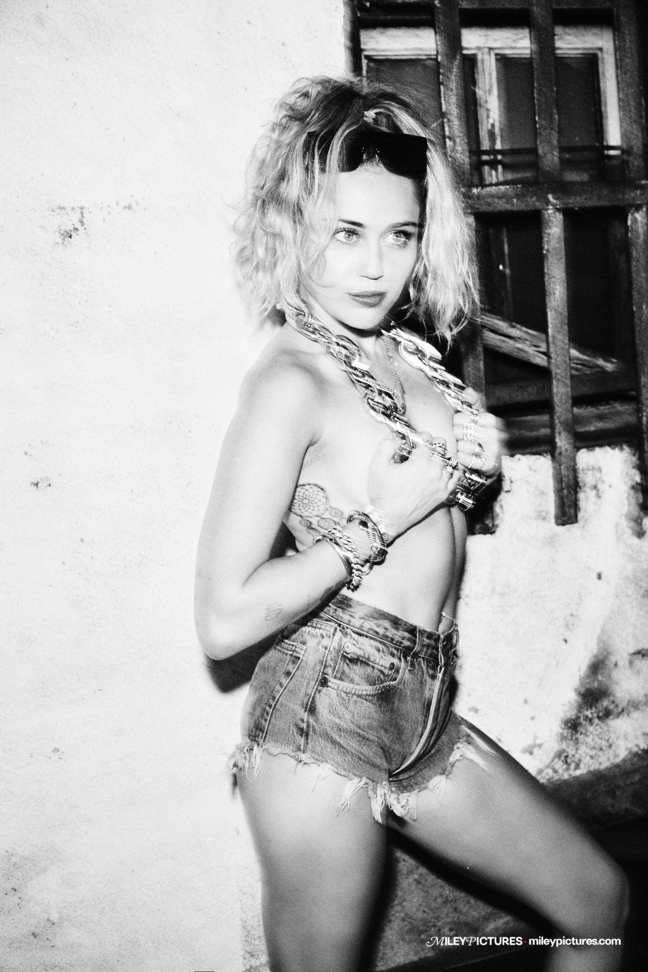 Miley Cyrus / mileycyrus Nude Porn Leaks 13