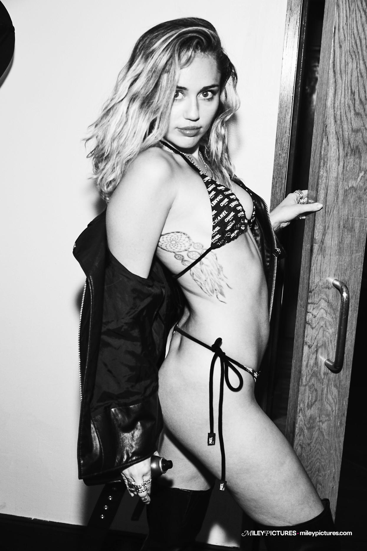 Miley Cyrus / mileycyrus Nude Porn Leaks 46